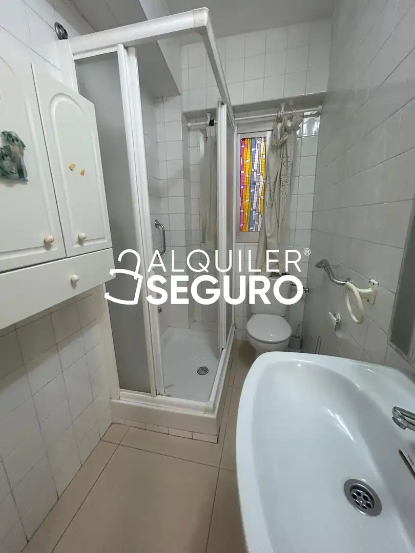 Baño de Piso de alquiler en Granada con Aire acondicionado, Calefacción y Terraza