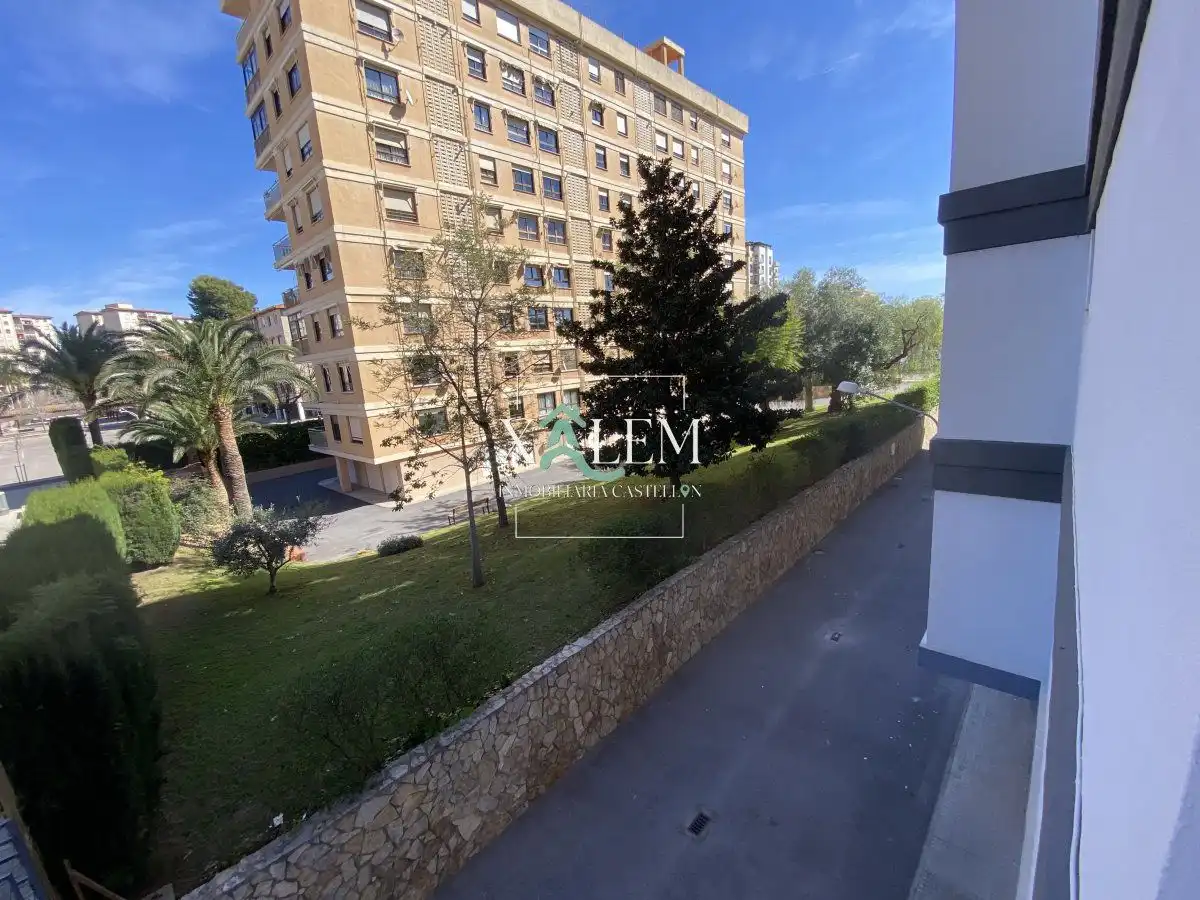 Vista exterior de Pis en venda en Castellón de la Plana / Castelló de la Plana amb Balcó