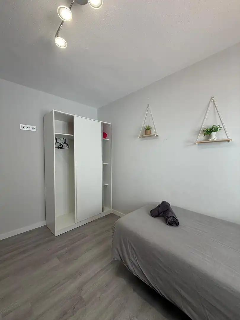 Schlafzimmer von Wohnung zur Miete in Gijón  mit Heizung, Terrasse und Balkon