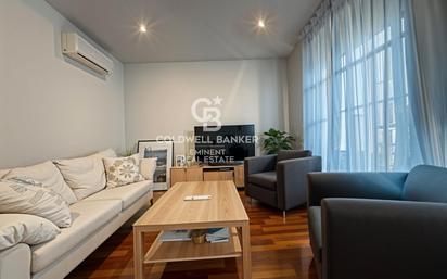 Living room of Flat for sale in  Barcelona Capital  with Air Conditioner, Heating and Parquet flooring