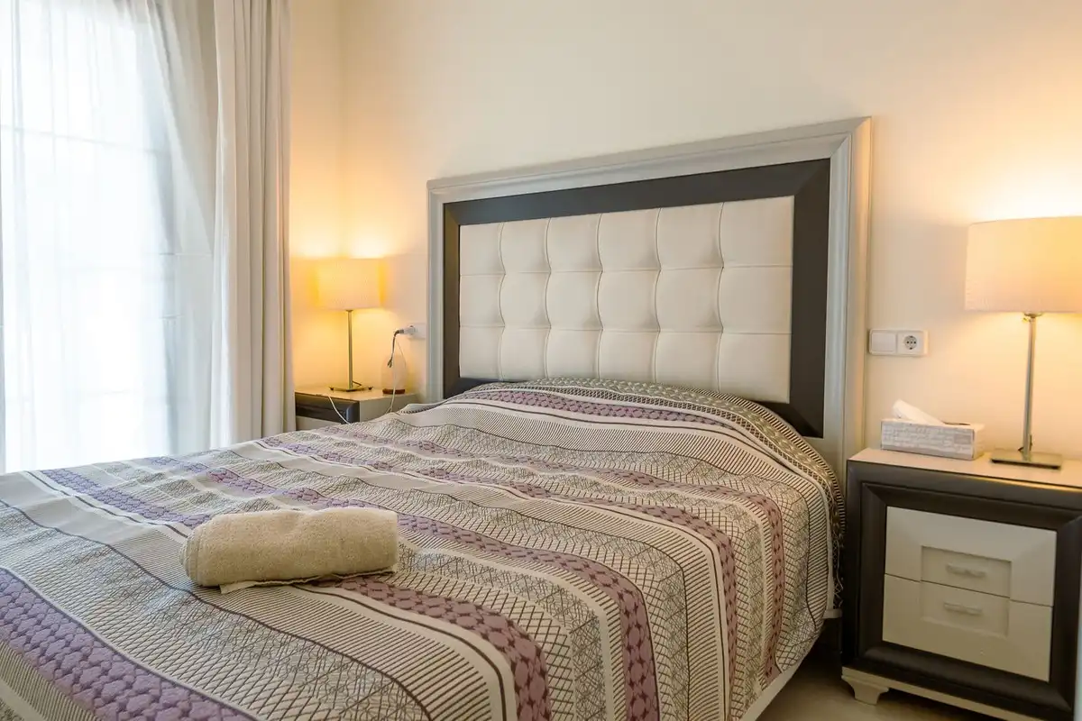 Dormitori de Apartament en venda en Benahavís amb Aire condicionat, Terrassa i Alarma