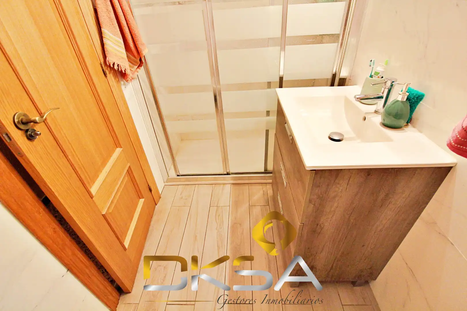 Baño de Piso en venta en Castellón de la Plana / Castelló de la Plana con Terraza, Amueblado y Balcón