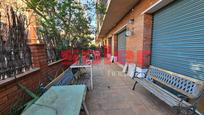 Vista exterior de Local en venda en Sant Cugat del Vallès