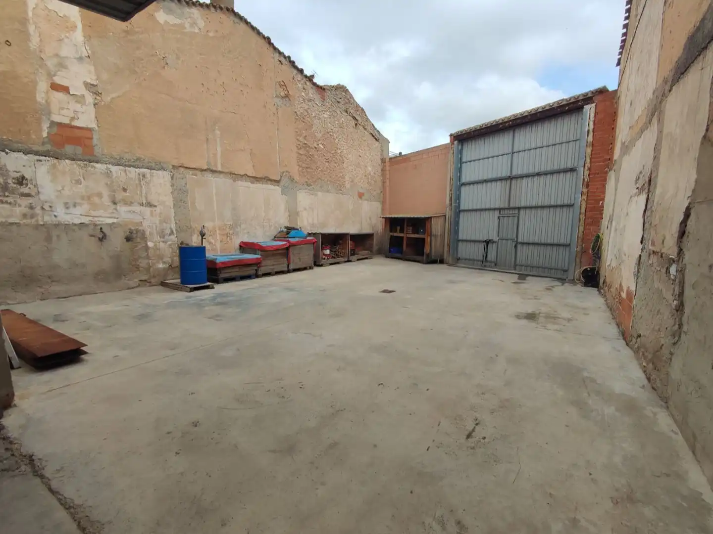 Parking of Commercial properties for sale in Camporrobles