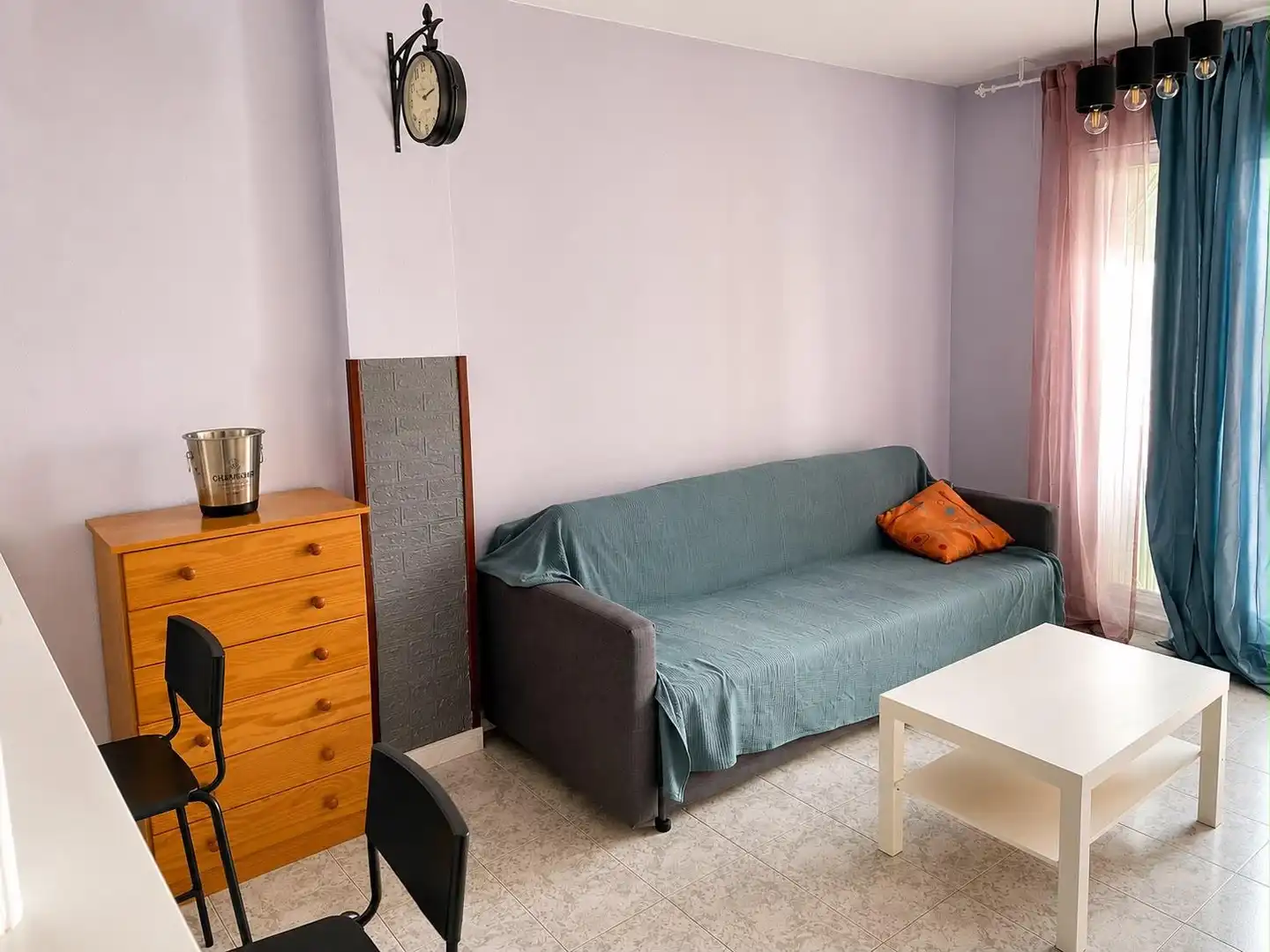 Sala de estar de Apartamento de alquiler en Torrevieja con Aire acondicionado, Calefacción y Terraza