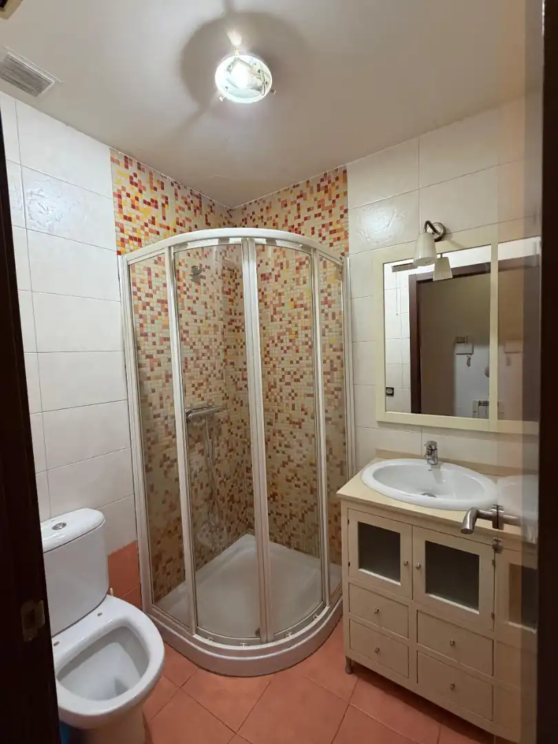 Badezimmer von Wohnung zur Miete in Ocaña mit Heizung, Abstellraum und Möbliert
