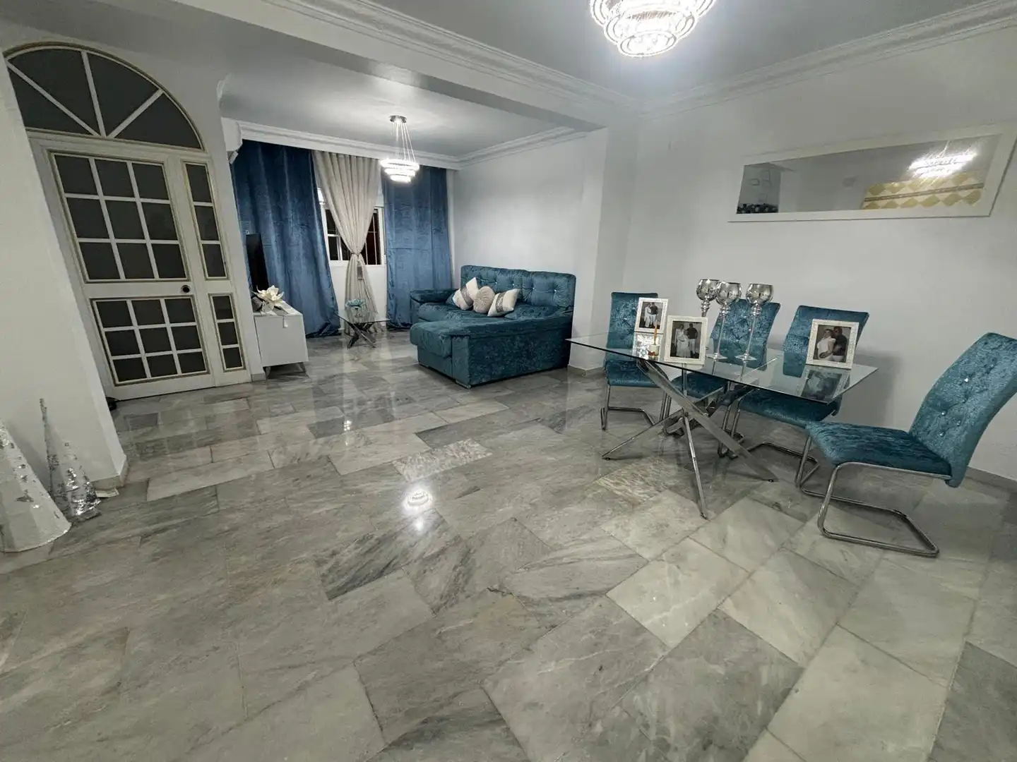 Sala d'estar de Casa adosada en venda en Sevilla amb Terrassa i Balcó