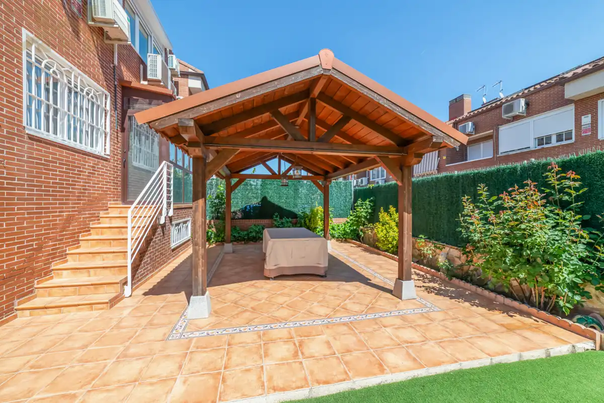 Casa adosada en venta en Altos del Olivar - El Caracol