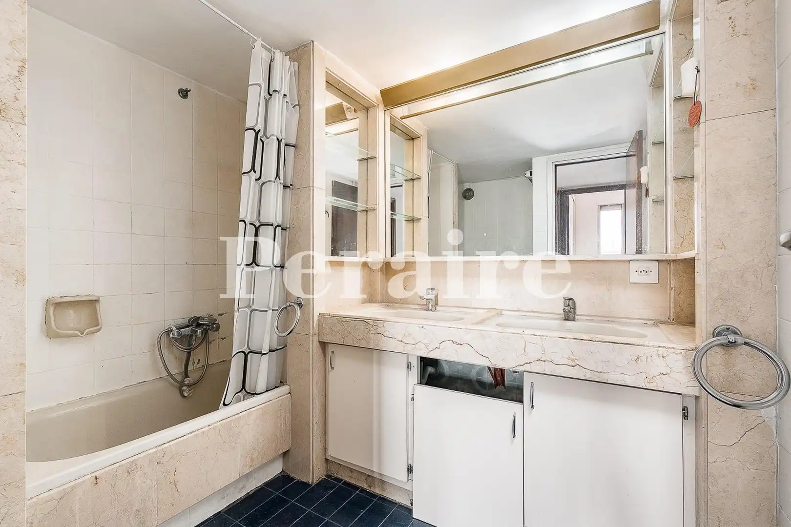 Bathroom of Flat for sale in Gràcia