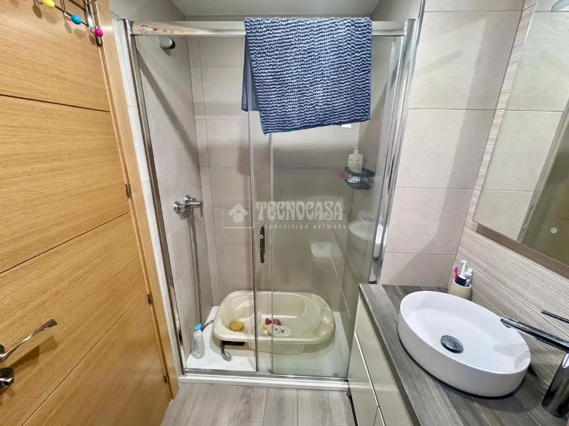 Bathroom of Flat for sale in Córdoba  with Air Conditioner, Heating and Terrace