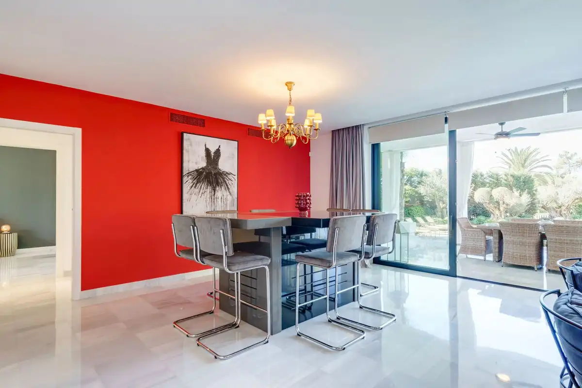 Menjador de Casa o xalet de lloguer en Marbella amb Aire condicionat, Jardí privat i Traster