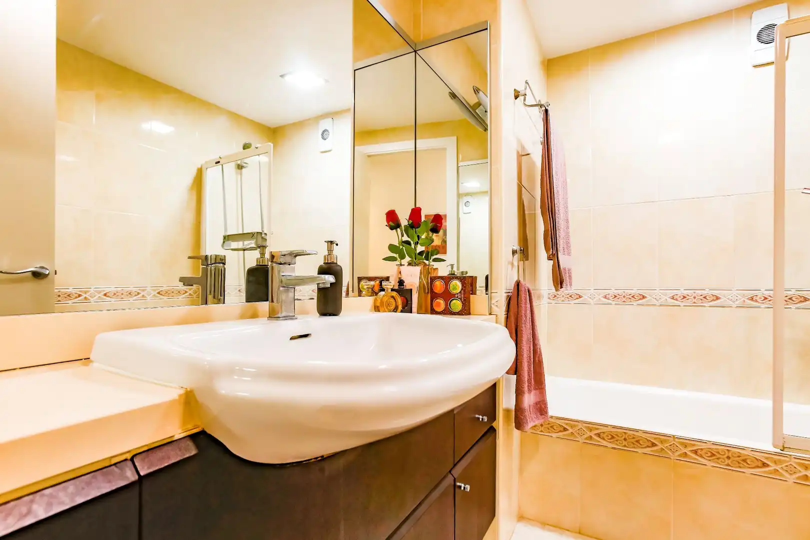 Bathroom of Flat for sale in Sitges  with Air Conditioner, Heating and Terrace