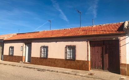 Exterior view of House or chalet for sale in Arenales de San Gregorio  with Heating