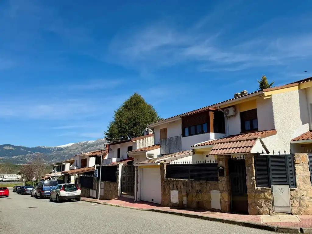 Vista exterior de Casa adosada en venta en Moralzarzal