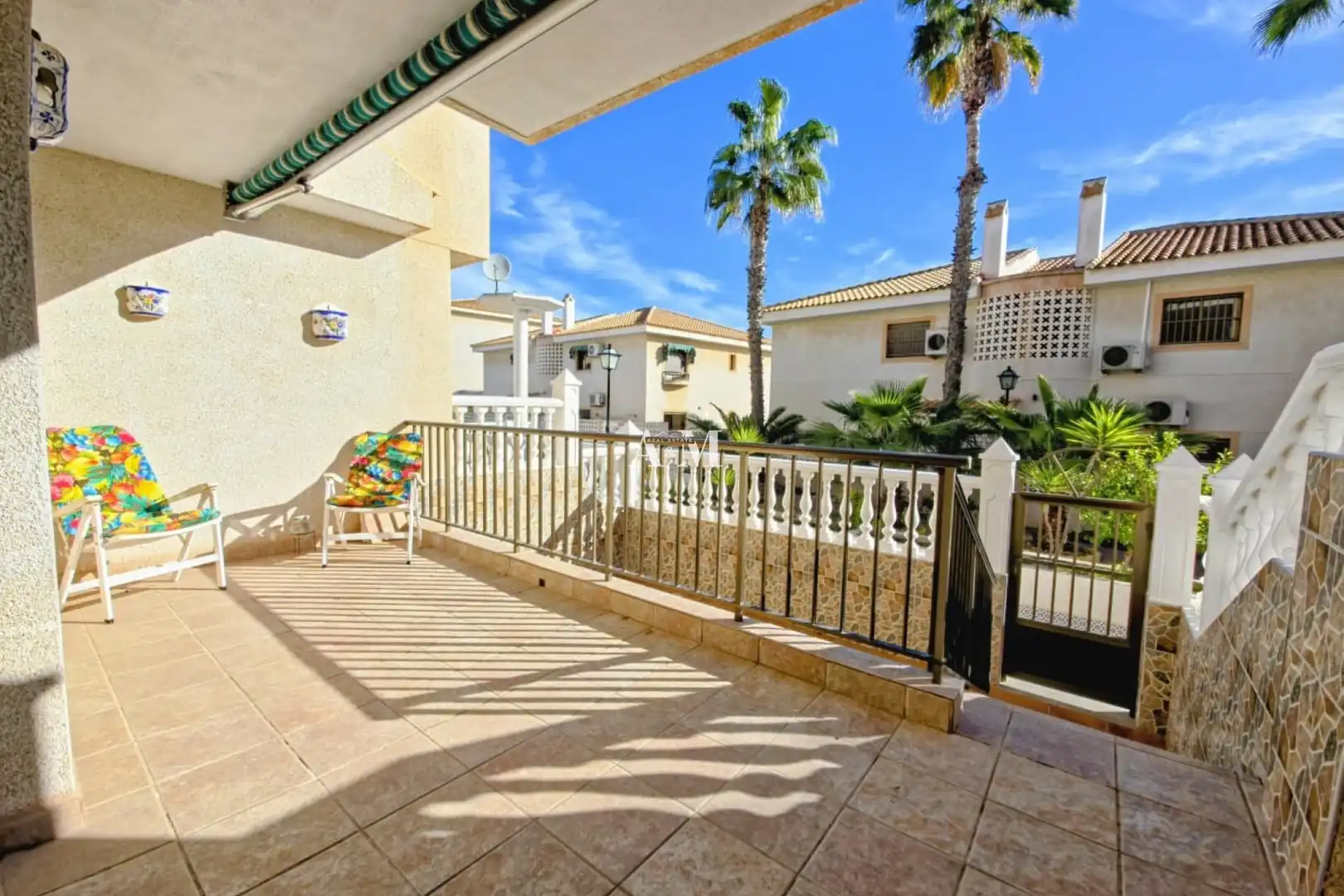 Vista exterior de Planta baixa de lloguer en Guardamar del Segura amb Aire condicionat, Calefacció i Jardí privat
