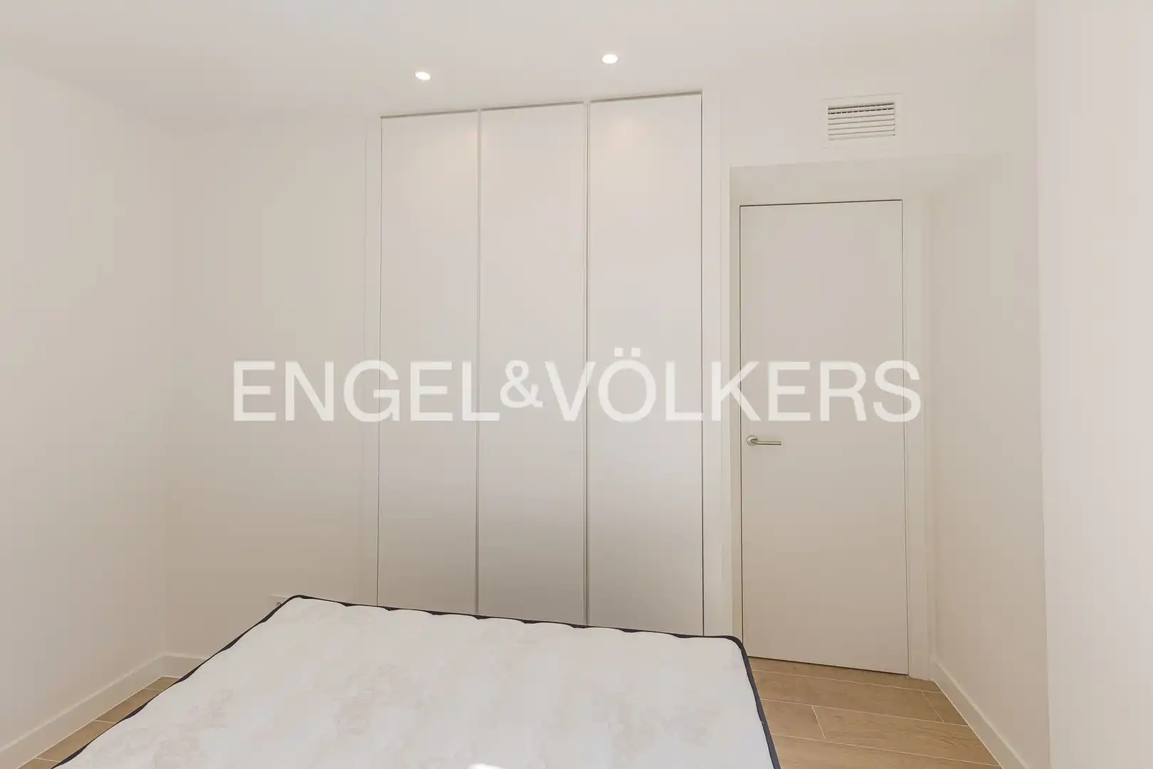Habitación de Piso en venta en Madrid con Aire acondicionado, Calefacción y Jardín privado