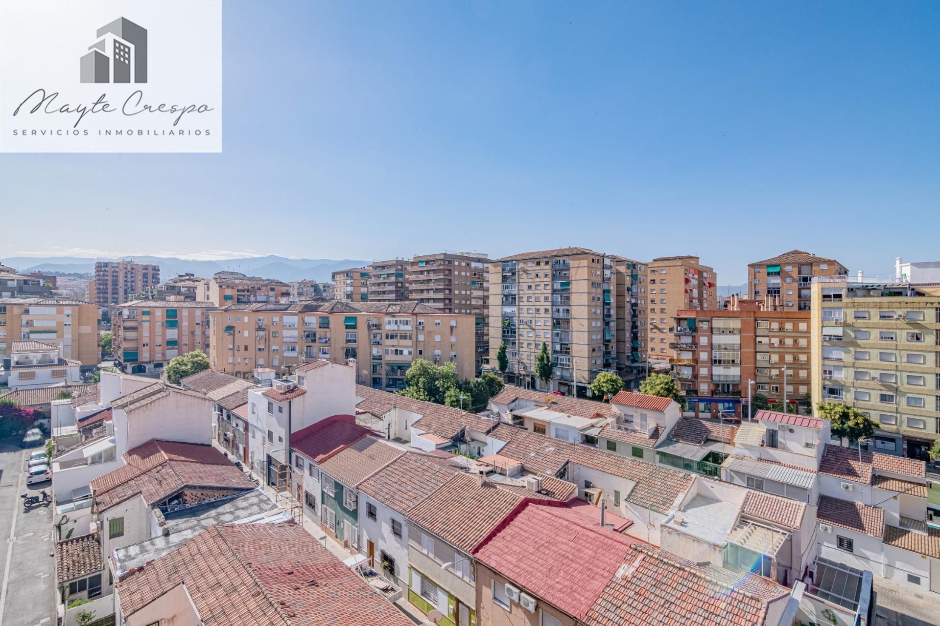 Vista exterior de Pis en venda en  Granada Capital amb Aire condicionat i Balcó