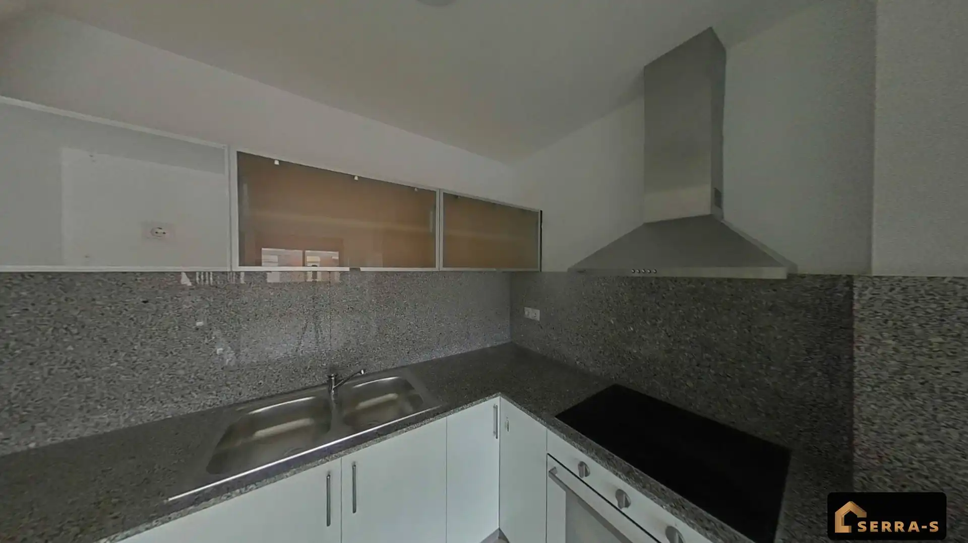 Cuina de Pis en venda en Mataró amb Aire condicionat, Terrassa i Balcó