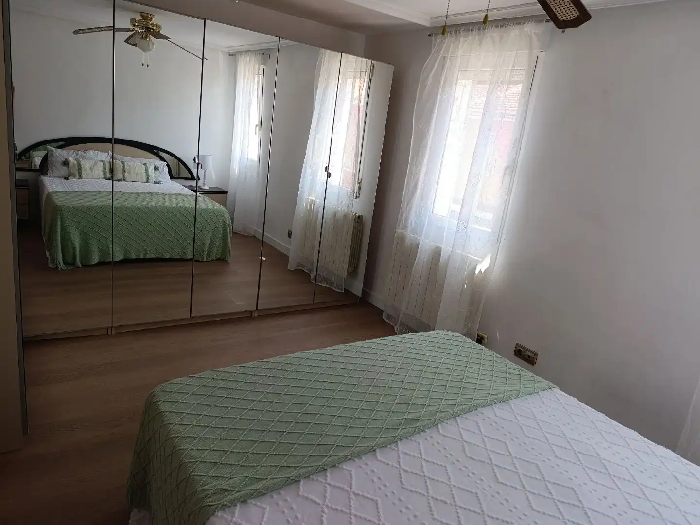 Dormitori de Casa o xalet en venda en Burgos Capital amb Terrassa