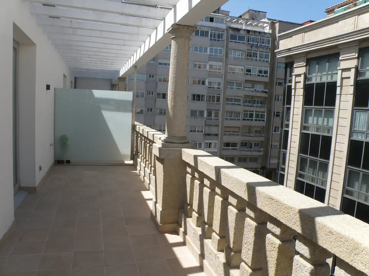 Terrasse von Dachboden zur Miete in Vigo  mit Heizung, Terrasse und Ofen