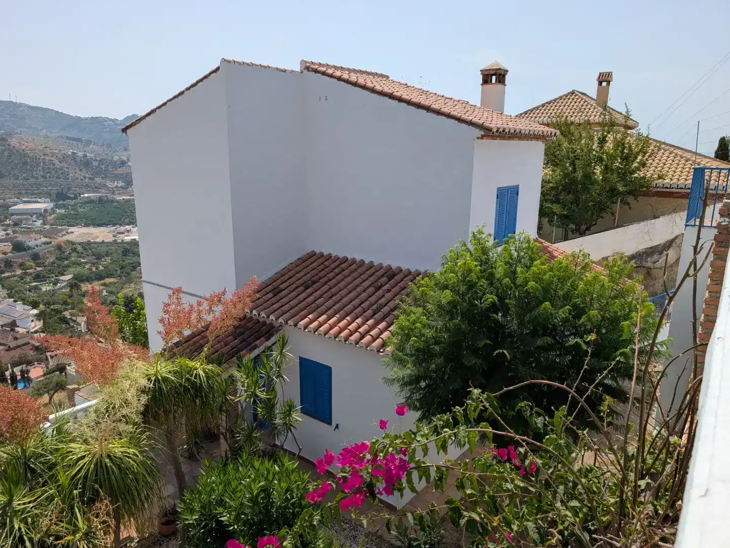Vista exterior de Casa o xalet en venda en Almuñécar amb Jardí privat i Balcó