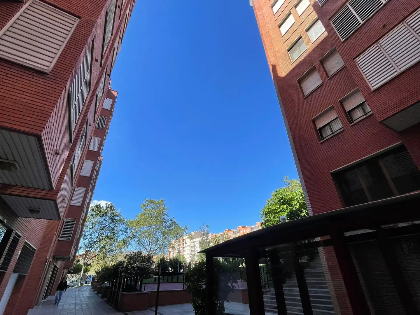 Außenansicht von Garage zum Verkauf in  Barcelona Capital mit Alarm