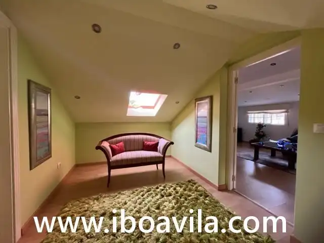 Dormitori de Casa o xalet en venda en Pontevedra Capital  amb Jardí privat, Terrassa i Traster