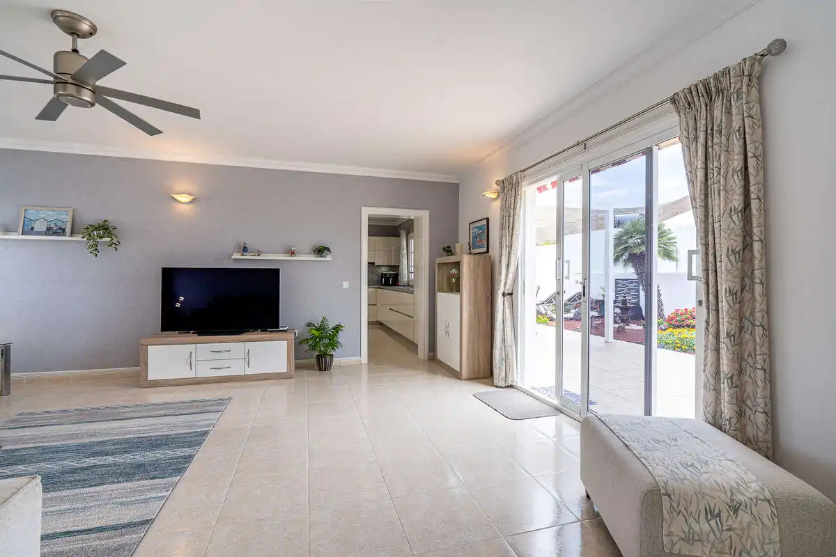 Sala d'estar de Casa o xalet en venda en Yaiza amb Traster, Piscina i Moblat
