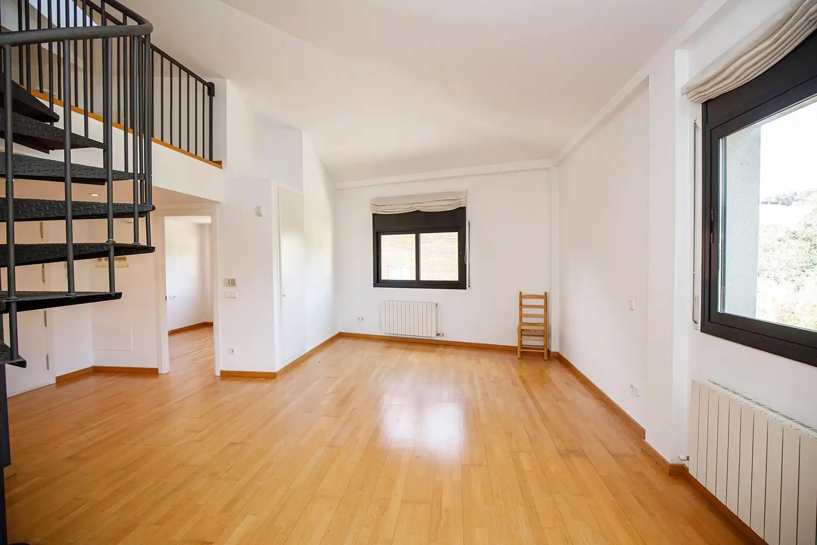 Sala d'estar de Àtic en venda en Girona amb Parquet