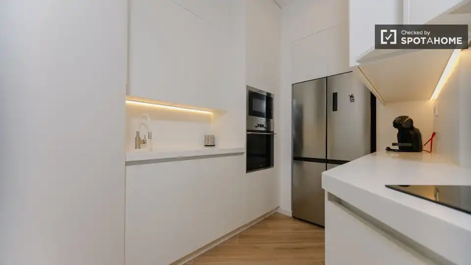 Appartamento con terrazza in affitto a L'Eixample, imagen 7