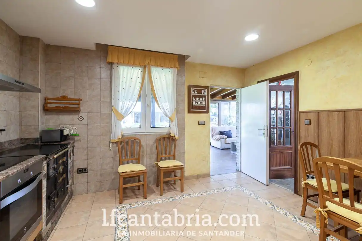 Casa o chalet en venta en Santa Cruz de Bezana con Calefacción, Jardín privado y Trastero