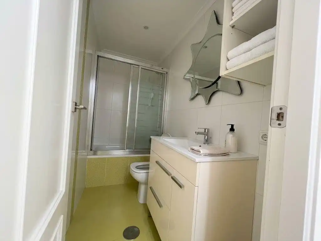 Bathroom of Flat for sale in Casco Antiguo