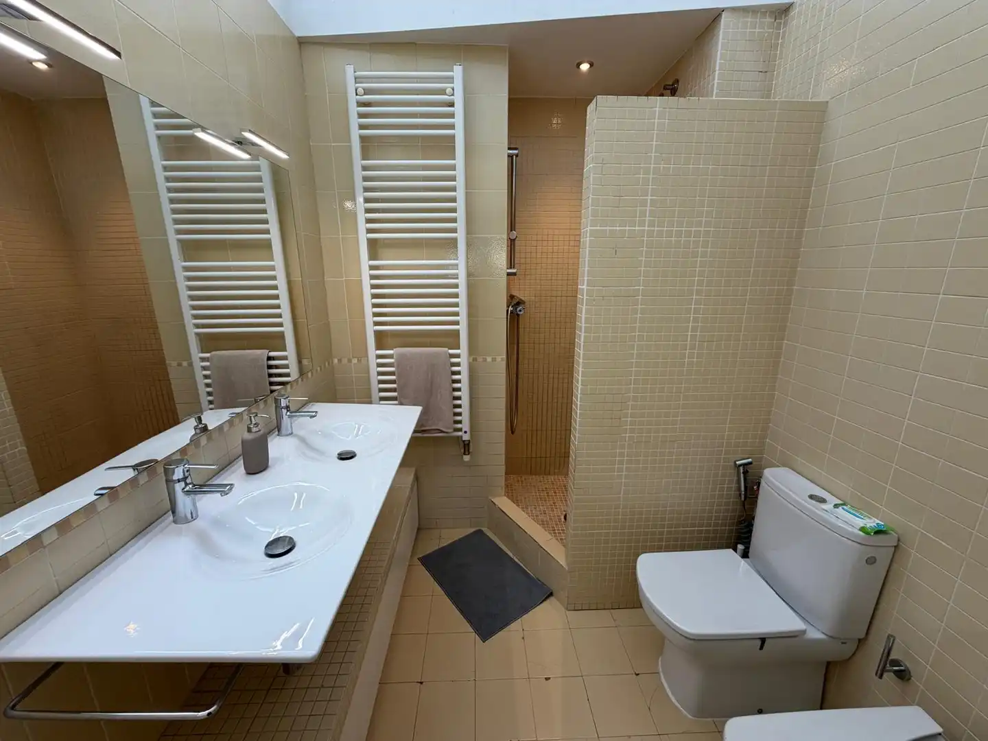 Baño de Casa adosada de alquiler en Vilablareix con Aire acondicionado, Calefacción y Amueblado