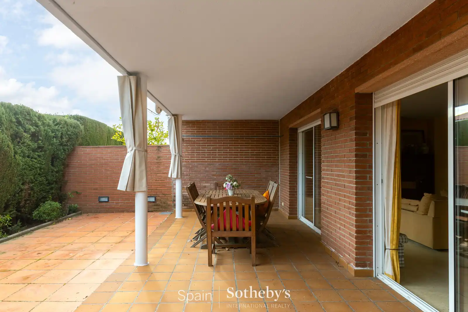 Casa aparellada amb piscina en venda a Carrer dels Oms, imagen 9