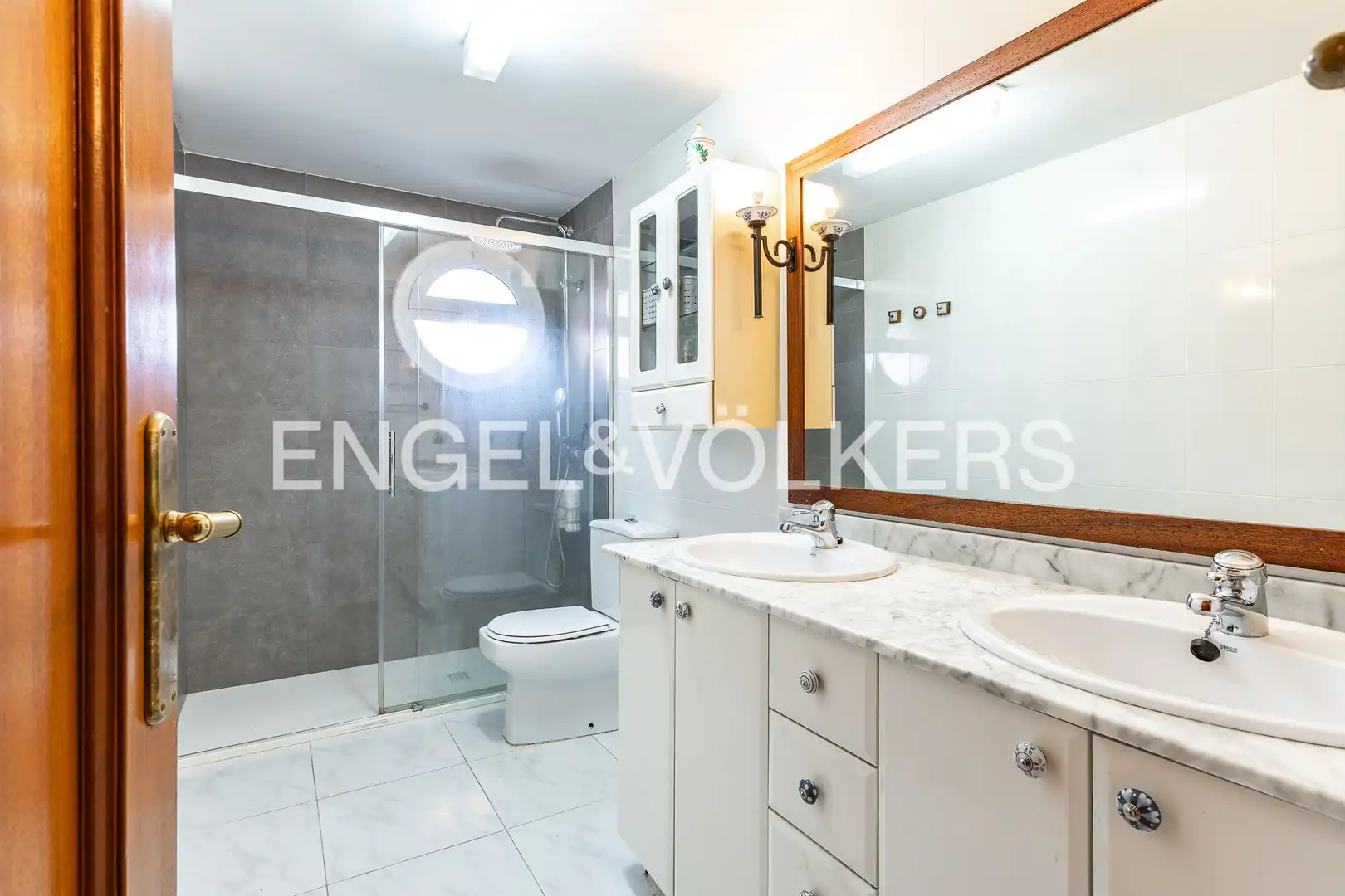 Badezimmer von Wohnung zum Verkauf in Mataró mit Klimaanlage, Heizung und Terrasse