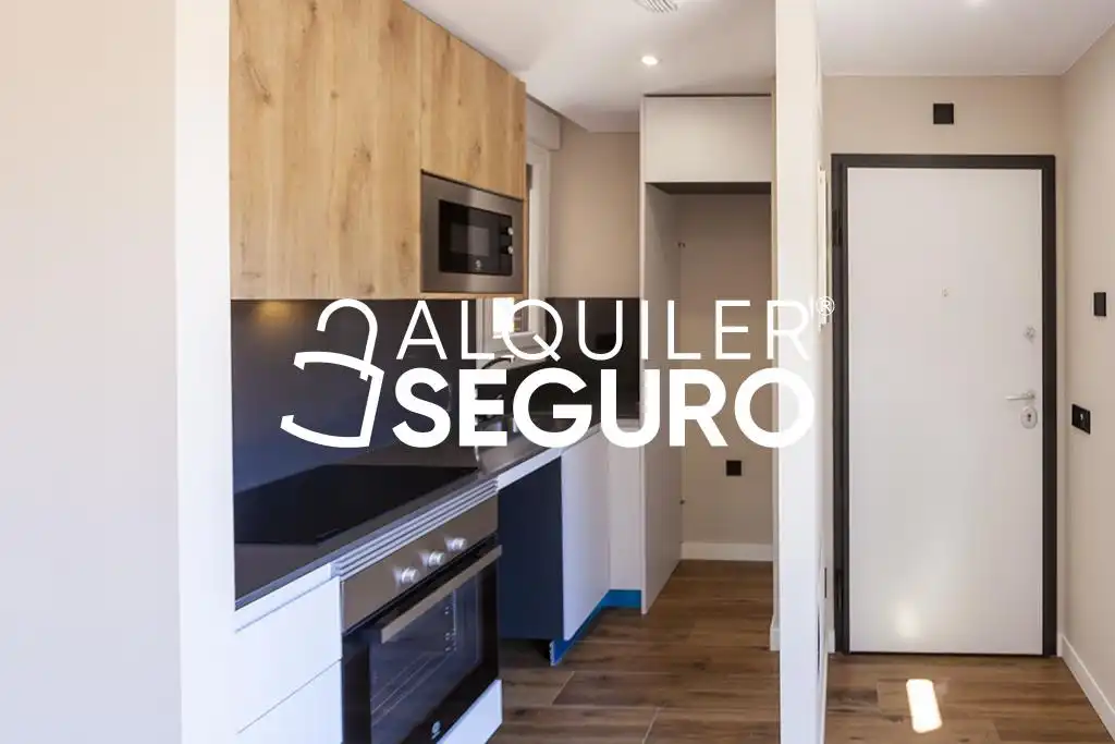 Cocina de Ático de alquiler en Madrid con Aire acondicionado, Calefacción y Trastero