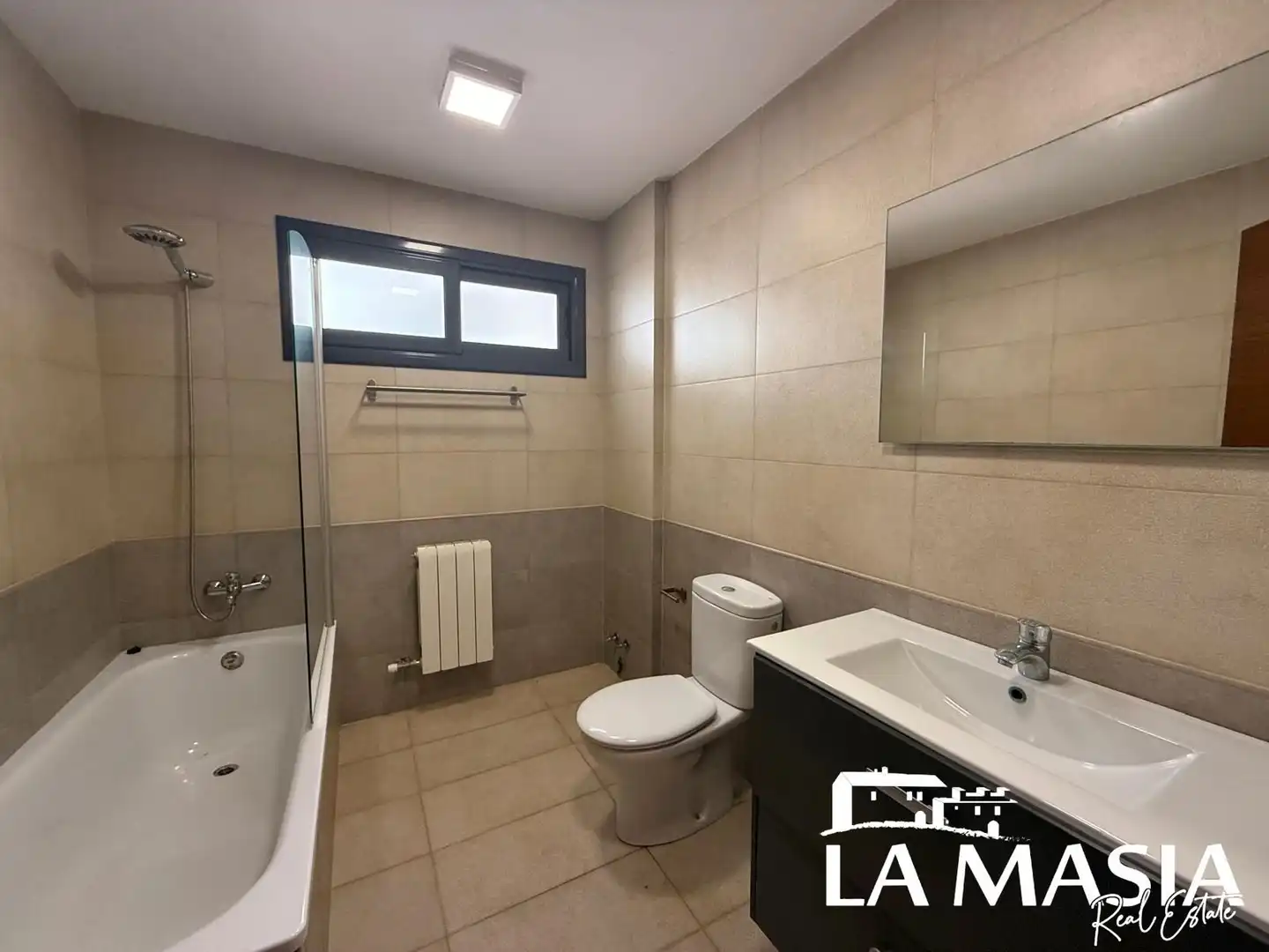 Badezimmer von Haus oder Chalet zum Verkauf in Olivella mit Heizung, Privatgarten und Abstellraum