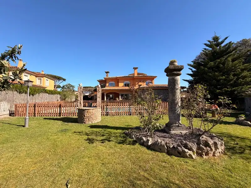 Houses for sale in Mont-ras  with Air Conditioner, Heating and Private garden