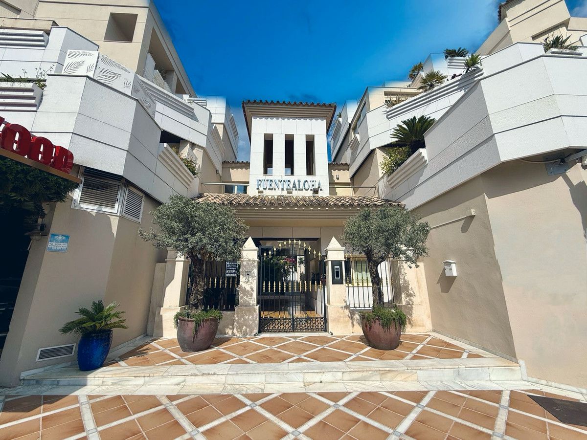 Exterior view of Duplex for sale in Marbella  with Air Conditioner, Terrace and Furnished