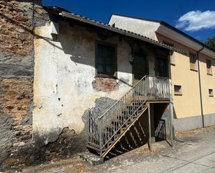 Vista exterior de Casa o xalet en venda en Borrenes amb Jardí privat