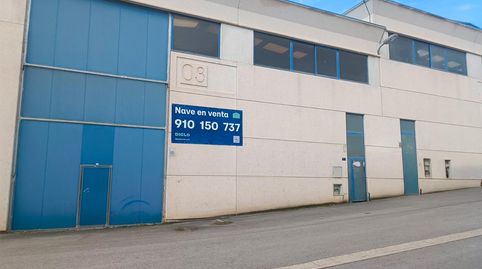 Nave industrial en venta en la carretera Landa Puerta en Legutiano, provincia de Álava. La nave es de construcción reciente, con u