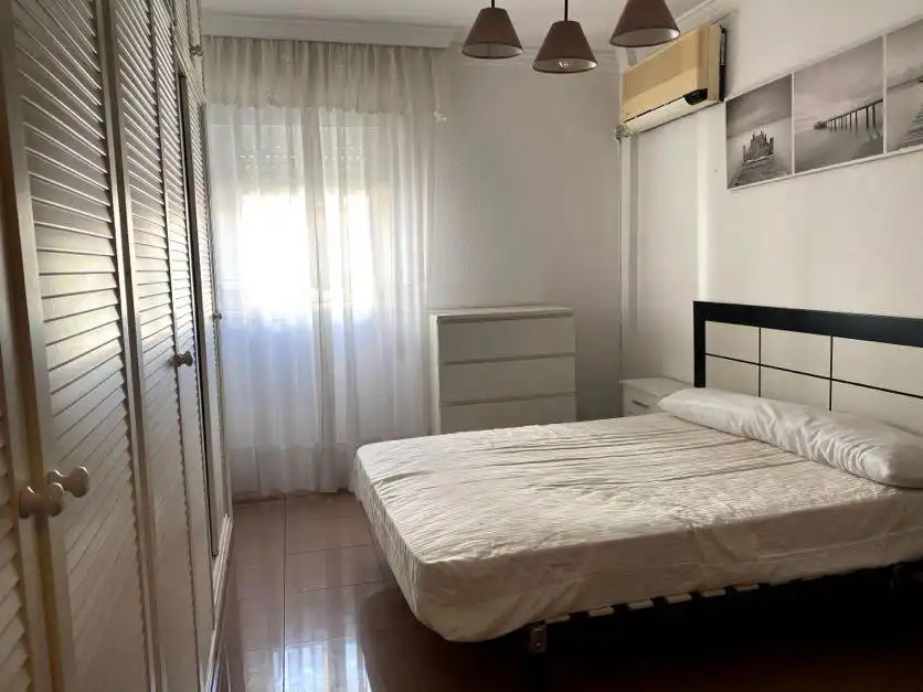 Habitación de Piso para compartir en Ronda con Amueblado