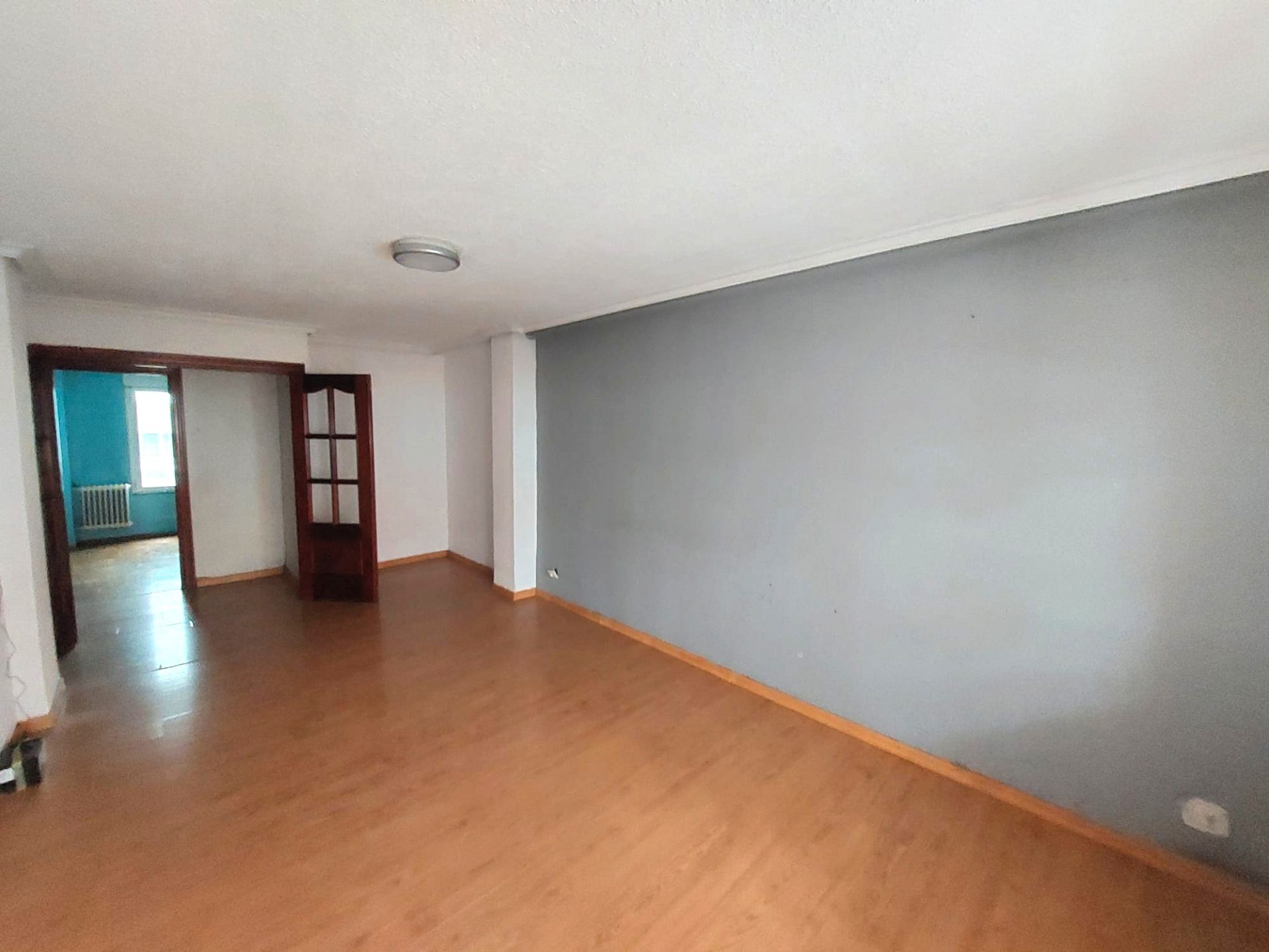 Sala d'estar de Pis en venda en León Capital  amb Calefacció i Balcó