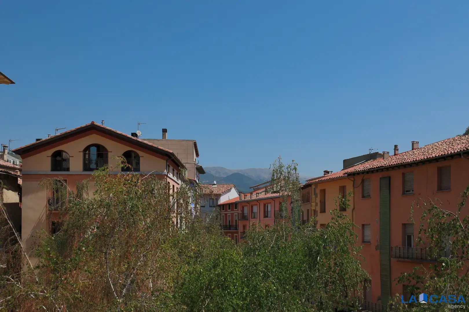 Vista exterior de Pis en venda en Ripoll amb Calefacció i Balcó