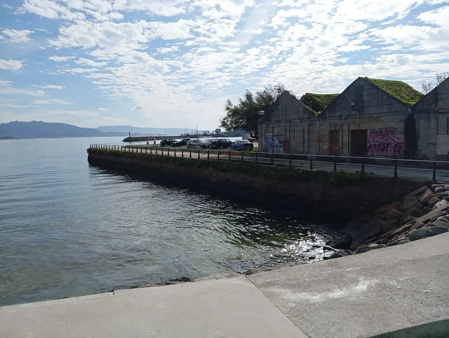 Vista exterior de Pis en venda en Cangas  amb Parquet i Traster