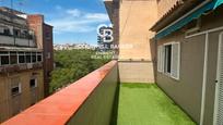Vista exterior de Àtic en venda en L'Hospitalet de Llobregat amb Aire condicionat, Parquet i Terrassa
