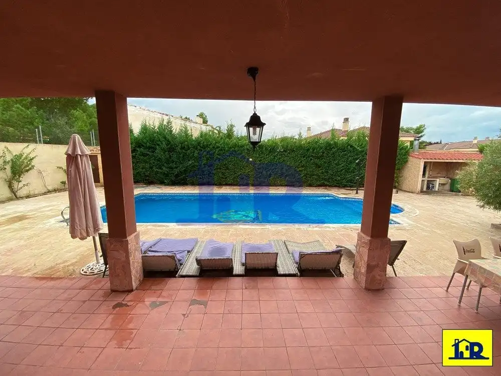 Swimming pool of Houses for sale in Arcas del Villar  with Air Conditioner, Heating and Terrace