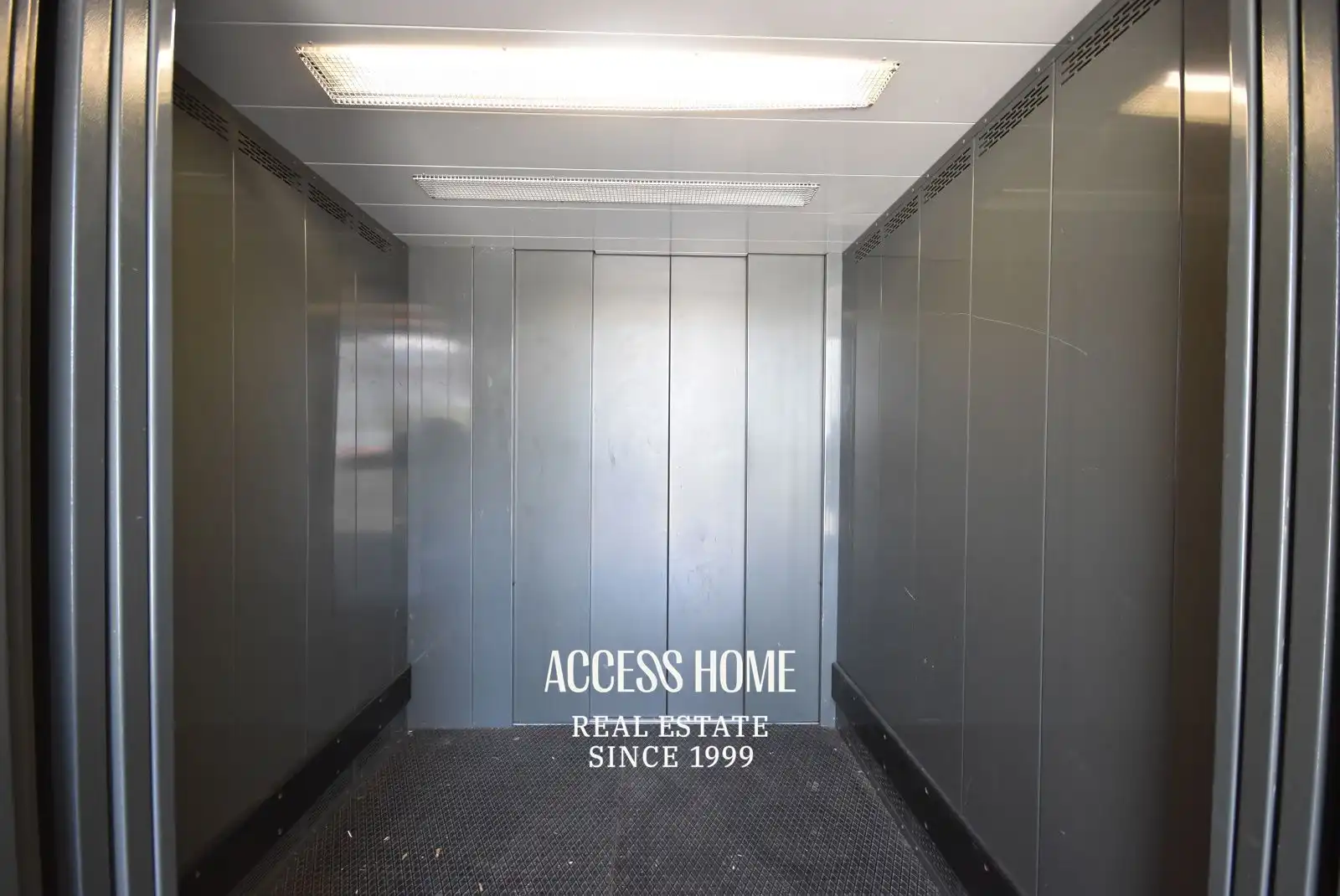 Office for sale in Badalona  with Air Conditioner and Heating