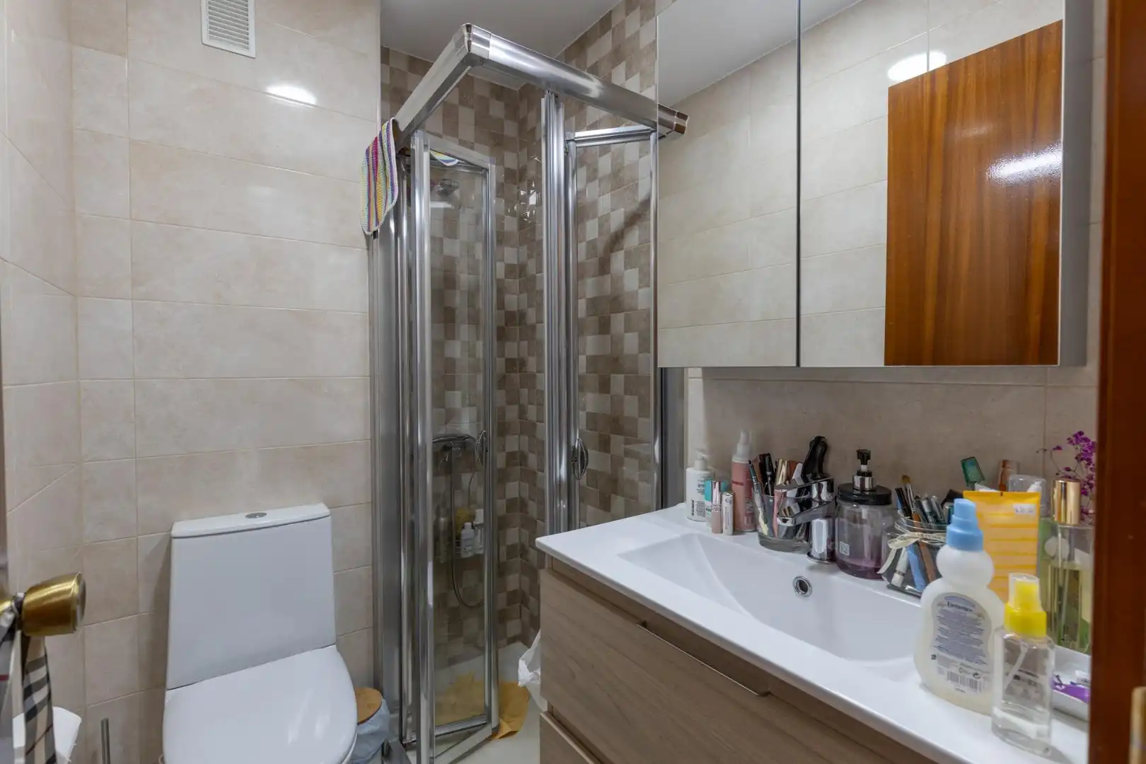 Badezimmer von Wohnung zum Verkauf in Albolote mit Klimaanlage, Heizung und Balkon
