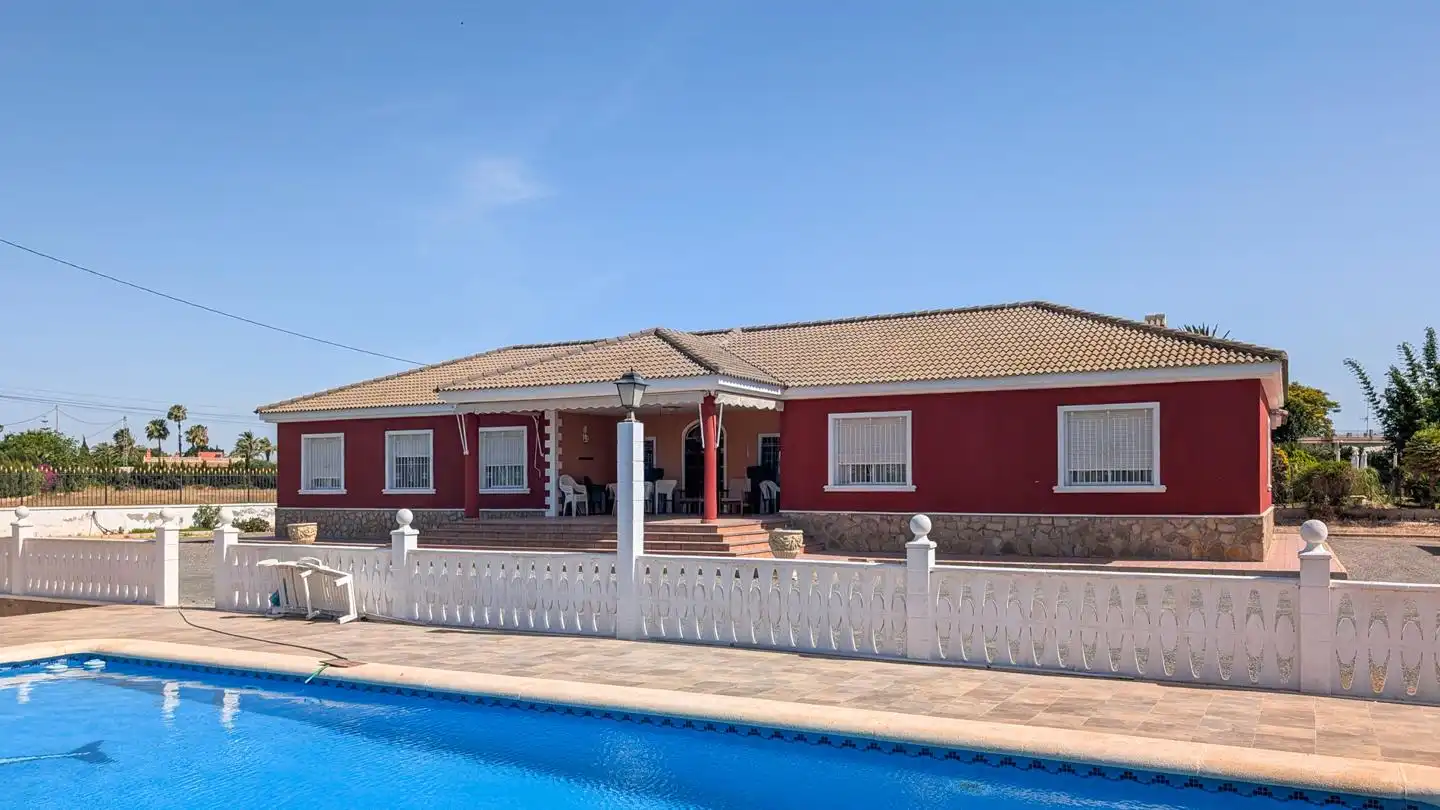 Vista exterior de Casa o xalet en venda en Elche / Elx amb Aire condicionat, Jardí privat i Terrassa